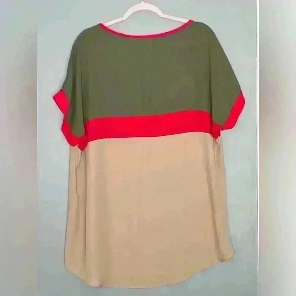 Janette Plus Multicolor Short Sleeve Blouse (464) - Picture 3 of 13